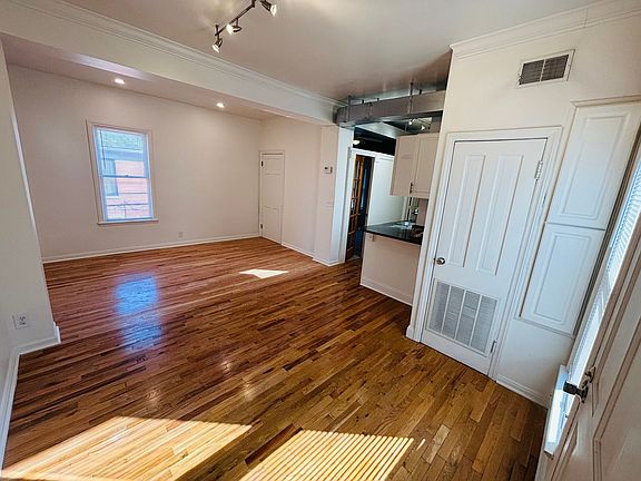 4th image of 71 E Hoster St