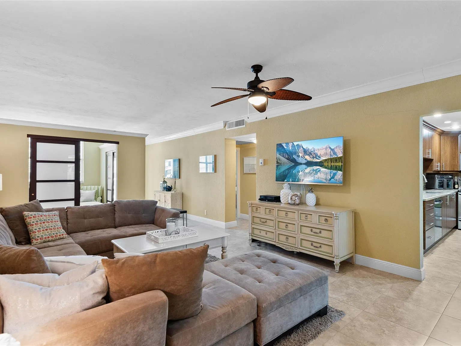 1 bed, 1.5 bath, 950 sqft, $3,800 — Photo 2