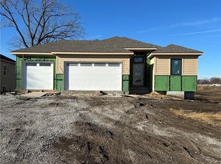 696 Salem Rd, Lawson, MO 64062