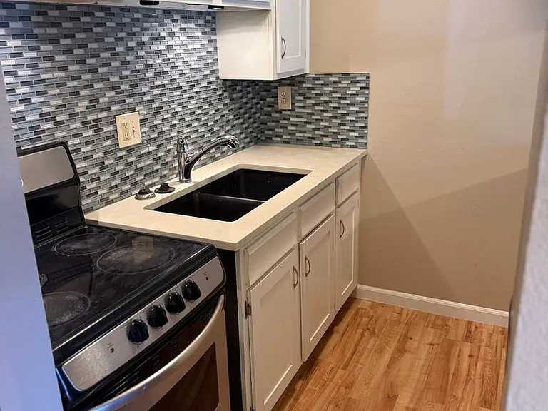3000 Broadway St #16 — Photo 2