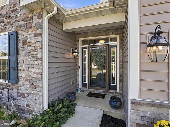 4th image of 137 Goldenfield Dr