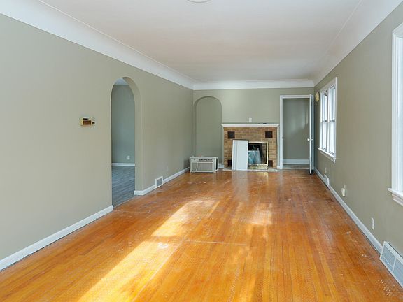 4005 Nazareth Rd-104