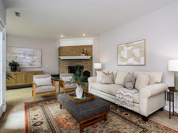 4th image of 800 Oakway Pl