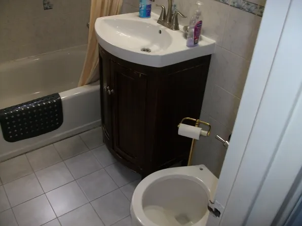 2240 Burnett Street image 11 of 26