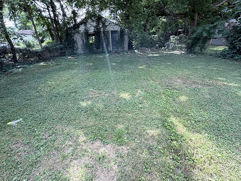1627 Bryan Ave SW — Photo 3