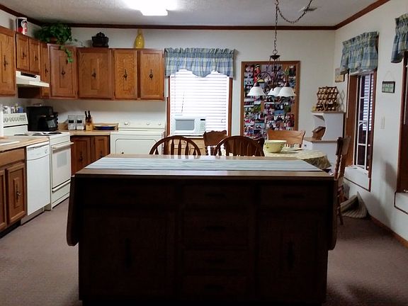 Open, eat-in kitchen