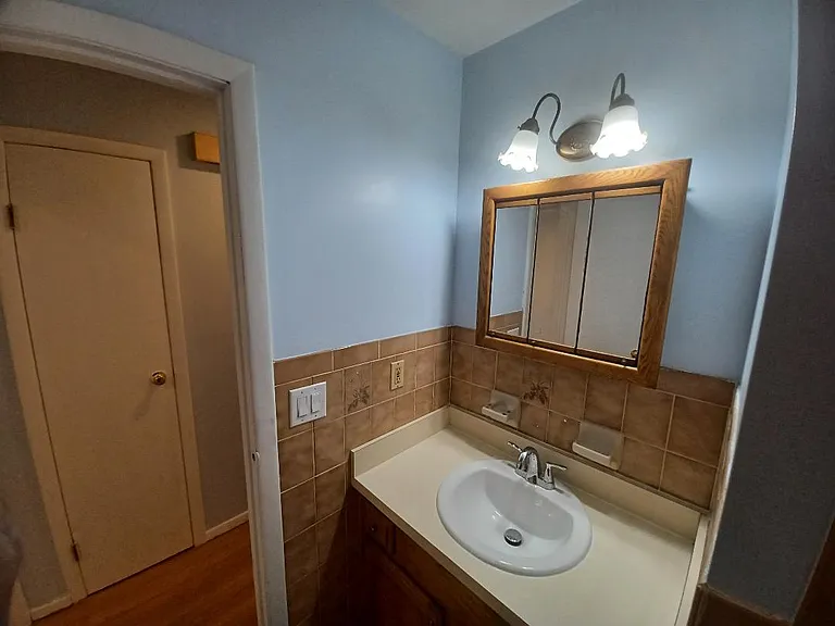 162 Franklin Ave #2 — Photo 6
