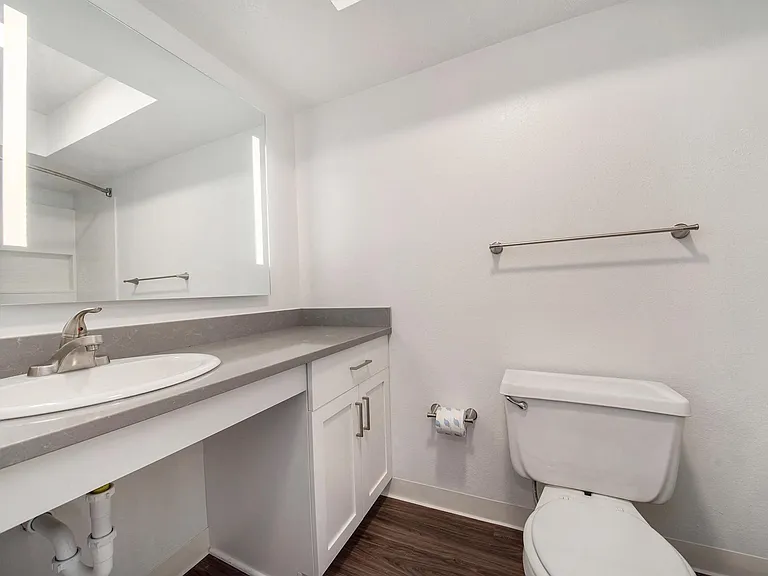 Dupont Lakes Apartments — Photo 39