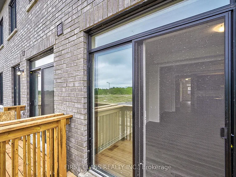 61 Kenneth Rogers Cres — Photo 21