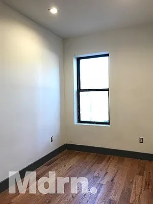 Rented by Mdrn Residential | media 37