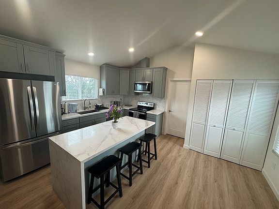 brand new appliances and fully equipped kitchen