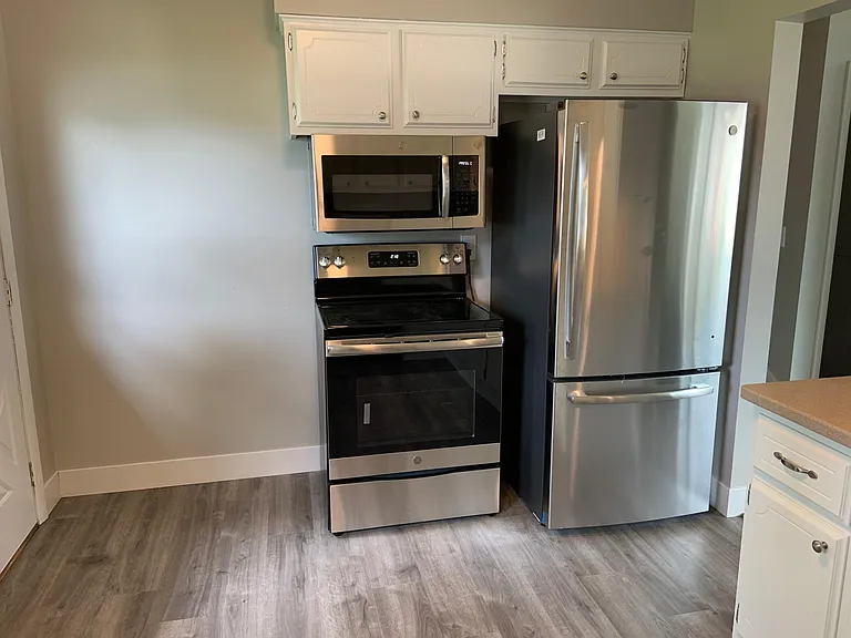 3110 Westmar Dr — Photo 2