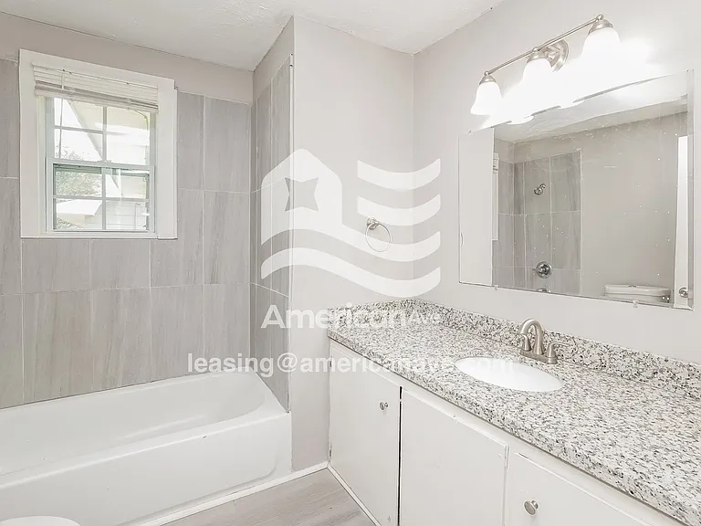 1428648_006_main_bathroom_7.jpg