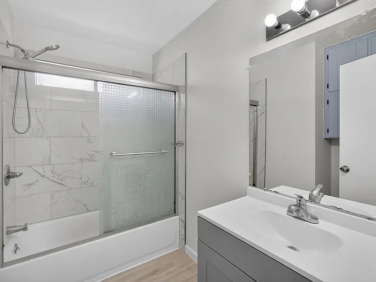 2210 Sycamore Dr — Photo 8