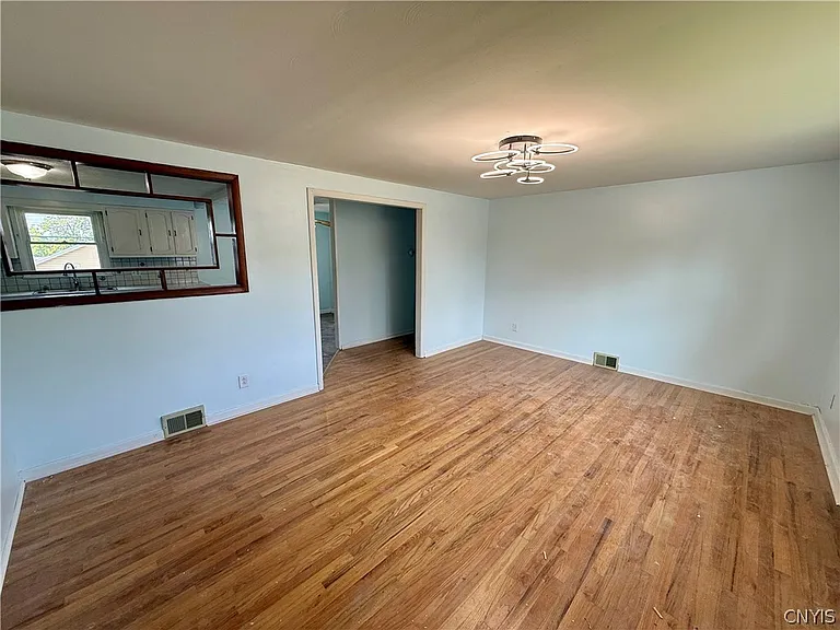 111 Deborah Dr — Photo 3