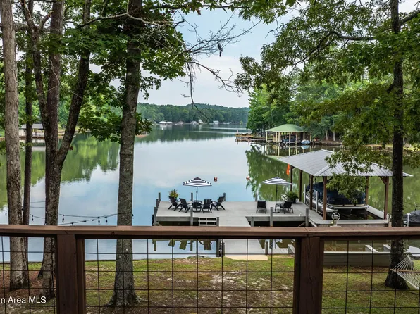 1621 Moonbranch Dr, Dadeville, AL 36853