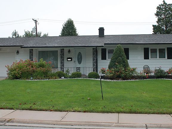 2nd image of 15035 Holiday Ct