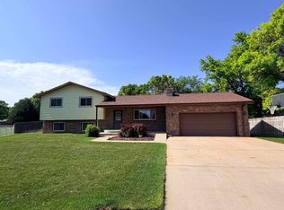 3401 Stewart Lane, North Platte, NE 69101