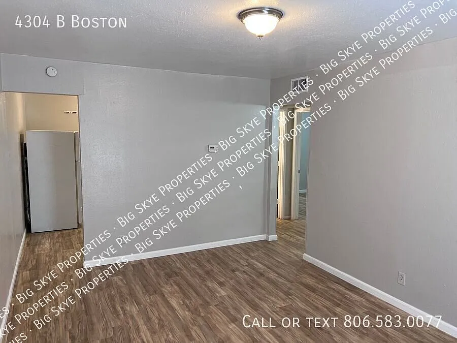 cute 2 bed 1 bath, near cute shopping area and coffee shop. near tech and medical. — Photo 3