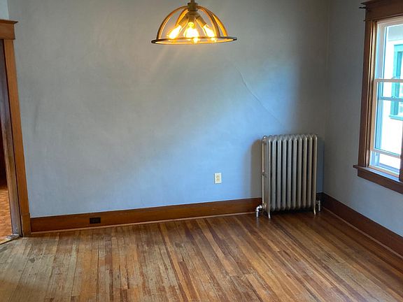 2nd image of 20 Beaumaris Pl #2