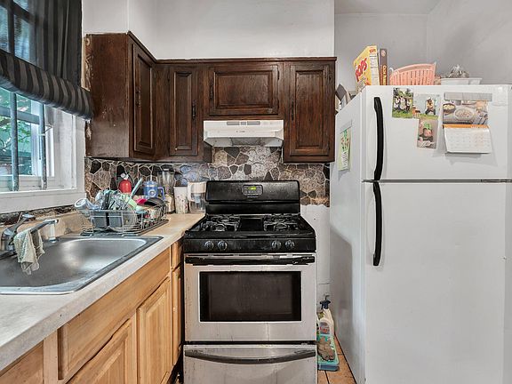 5th image of 1913 S Beechwood St
