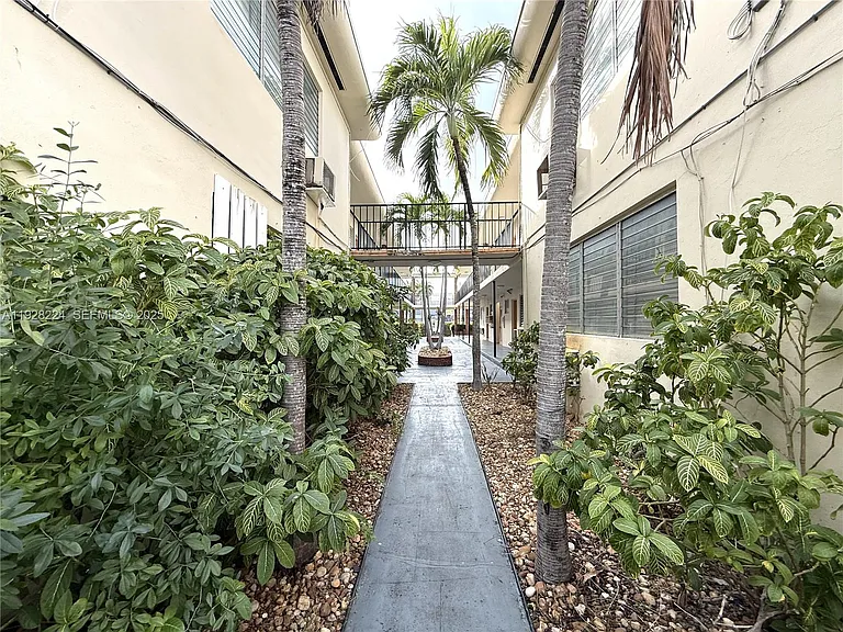 6885 Byron Ave #103 — Photo 17