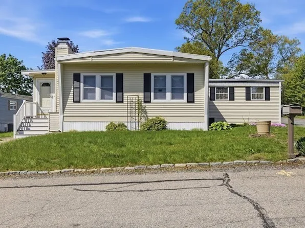 3 Holly Rd, Taunton, MA 02780