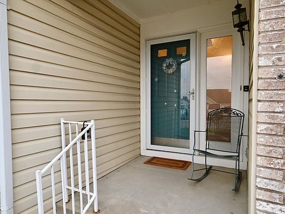 5th image of 8468 Bridle Ct