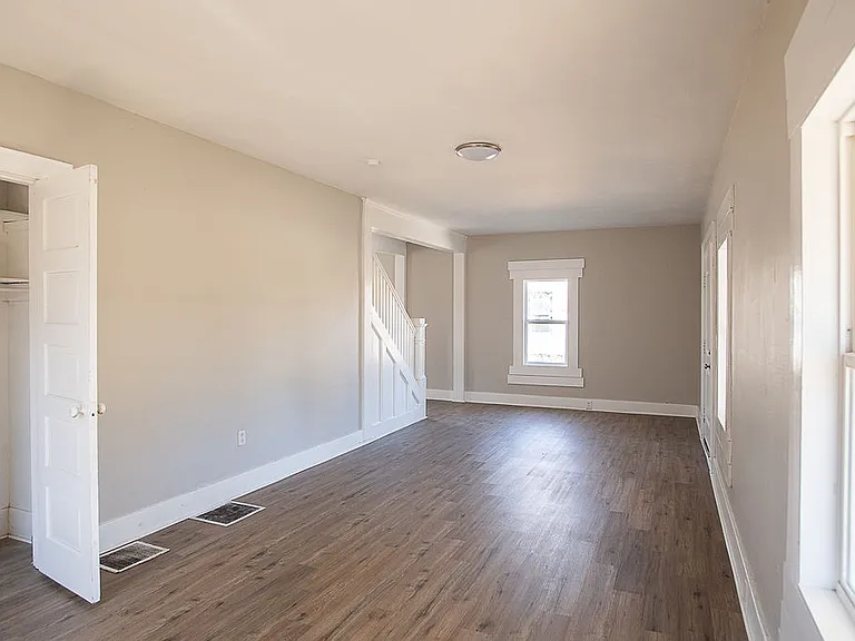 2141 Philadelphia Dr — Photo 5