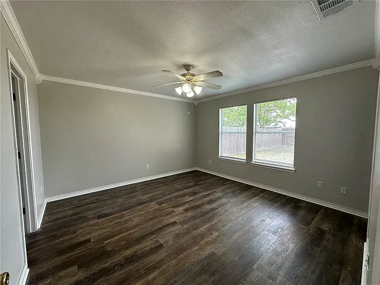 2112 Westwood Dr — Photo 5
