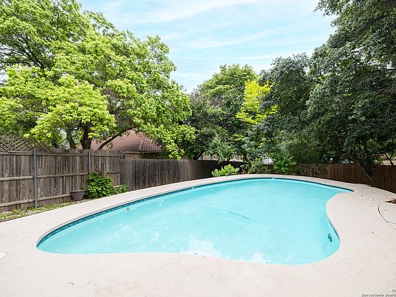 3rd image of 11600 FOREST POND