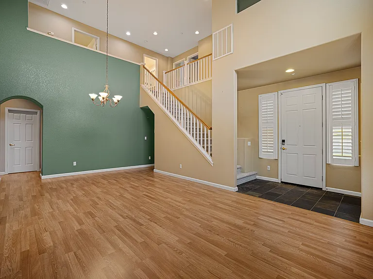 729 Copperfield Ct — Photo 7