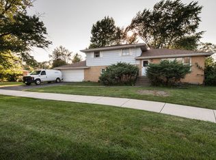 8446 Normandy Ave, Burbank, IL