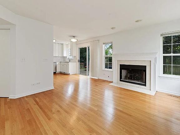 3rd image of 1209 Manchester Dr