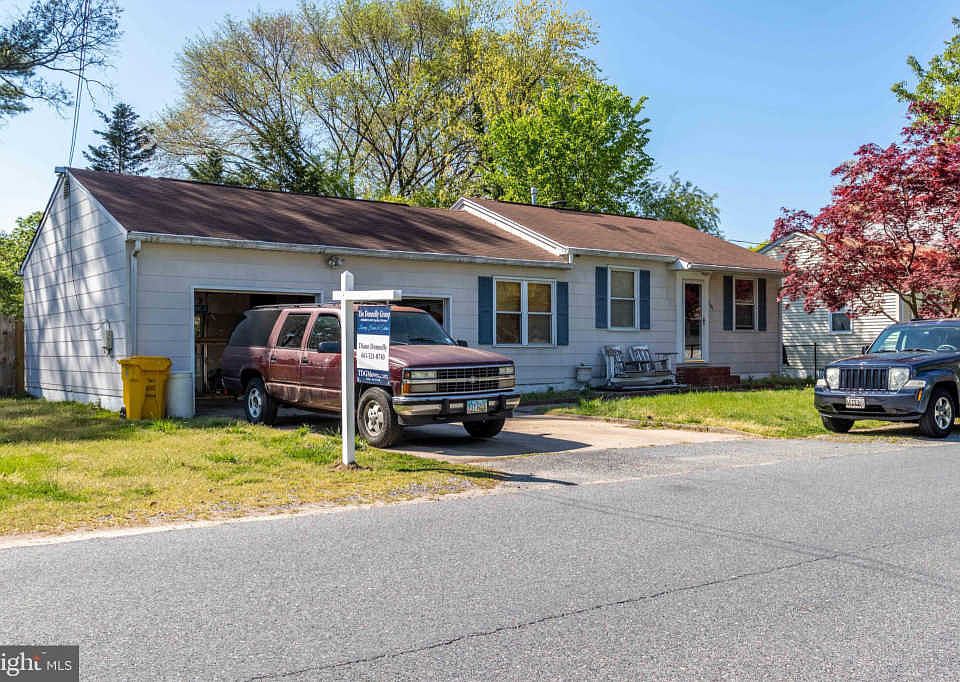 1st image of 504 Elizabeth Ln