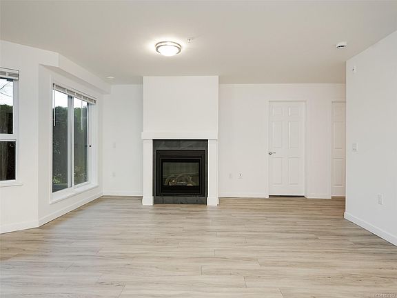3rd image of 689 Bay St #104