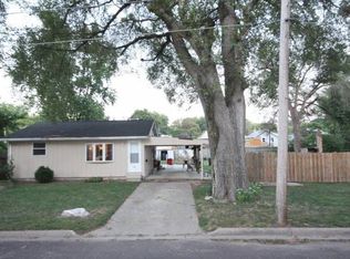 1102 Maple St, Pekin, IL 61554