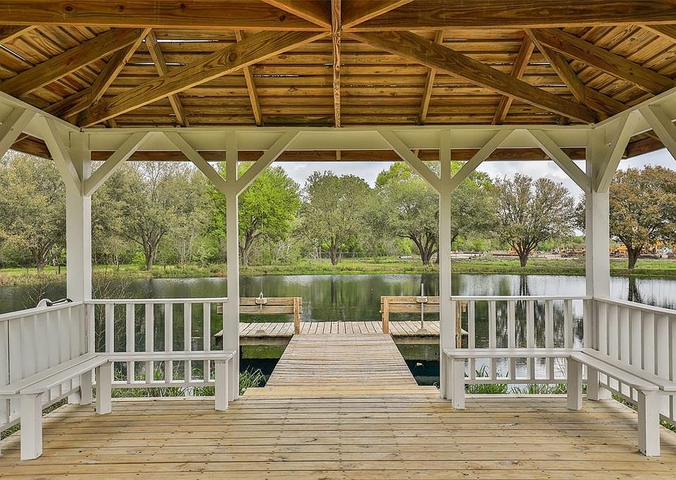 Like out of a magazine this setting at the back of the property overlooking the peaceful lake is spectacular! Imagine sitting out here while others are fishing and enjoying the country atmosphere but yet being only a quick commute to Rosenberg and Su