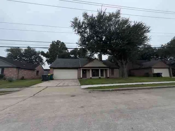 2430 Shady Bend Dr, Pearland, TX 77581