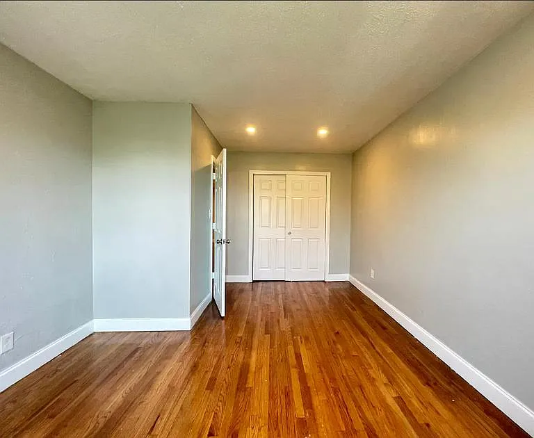 3 bed, 750 sqft, $1,895 — Photo 3
