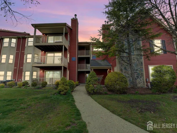 79 Crosspointe Dr, East Brunswick, NJ 08816