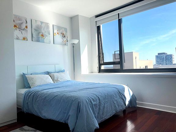 4th image of 260 King St Unit 1007