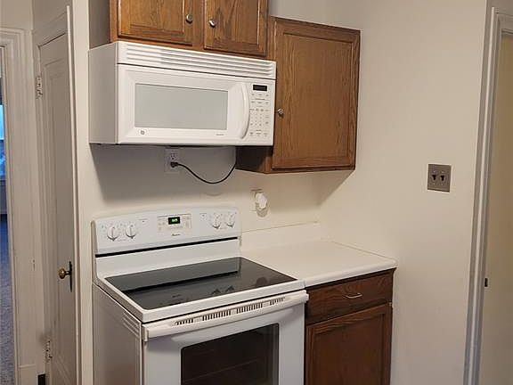 4th image of 400 Kingston Dr