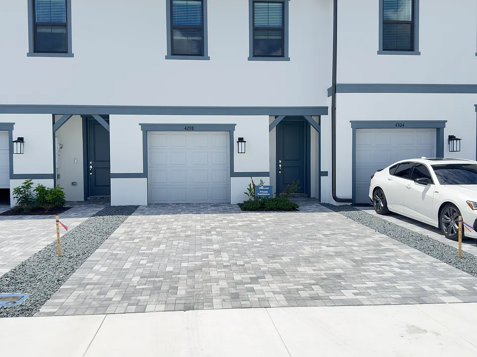 4298 Efendi Dr