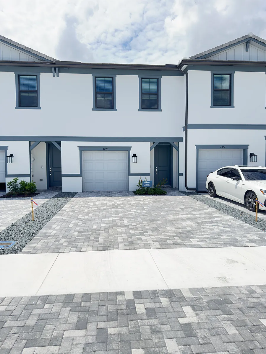 Building Photo - 4298 Efendi Dr