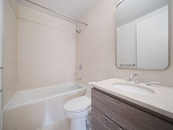 5th image of 70 W 37th St #1512