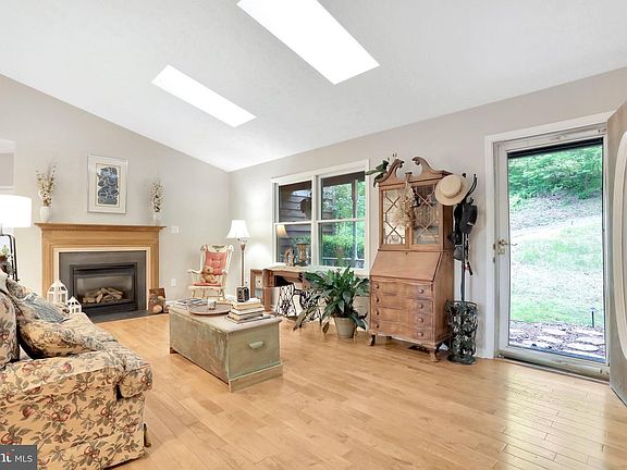 4th image of 783 Northern Spy Dr