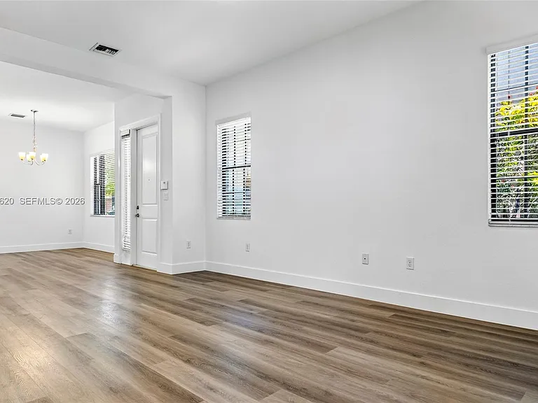 142 SW 127th Ter — Photo 31