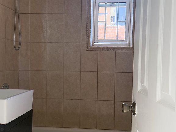 5th image of 3423 Avenue S #1