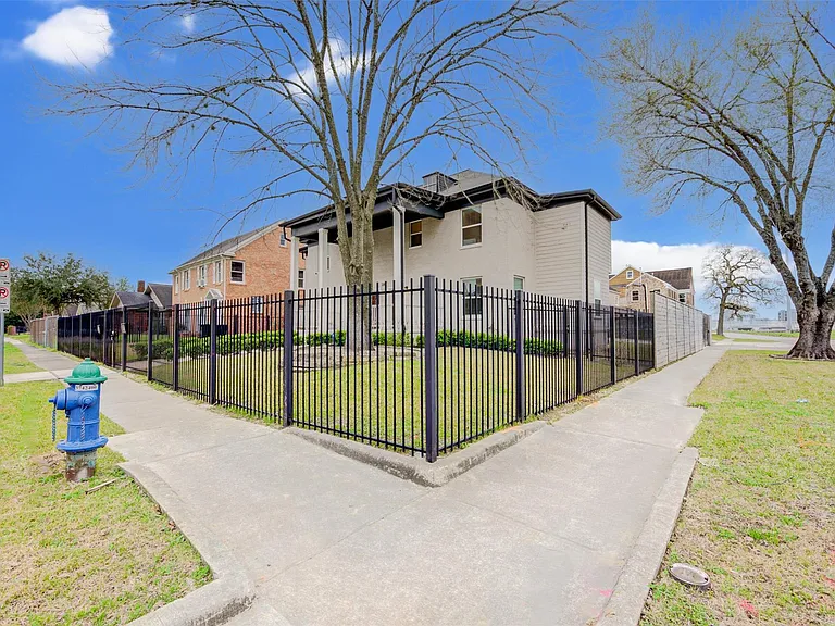 2202 Wentworth St #B — Photo 40